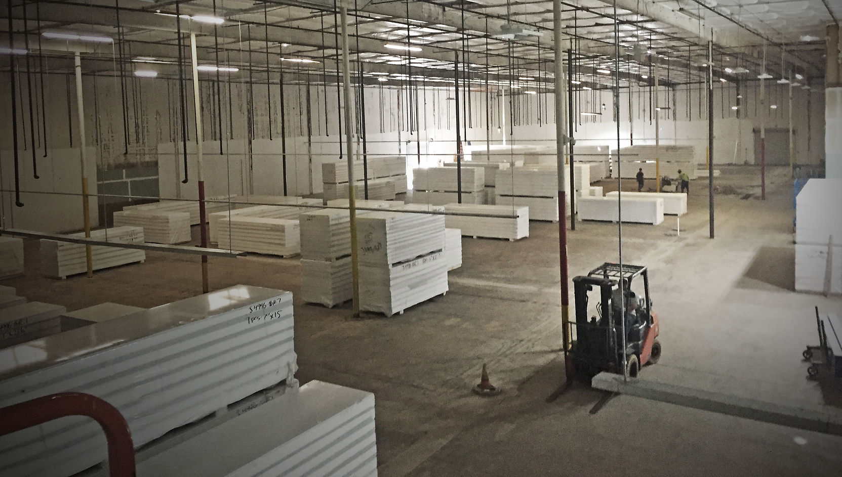 Culta panels warehouse forklift metal wall pallets